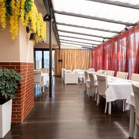 Reikartz Sky Almaty Hotel Екстериор снимка