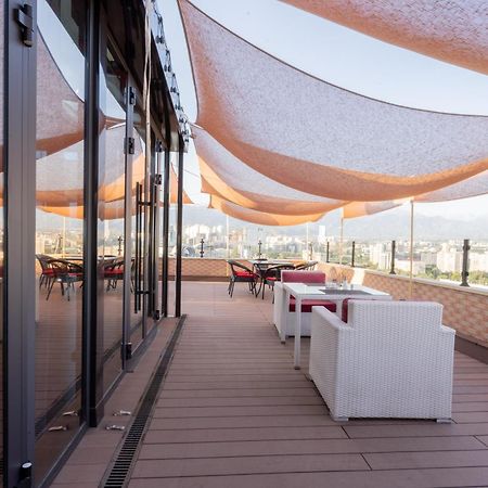 Reikartz Sky Almaty Hotel Екстериор снимка