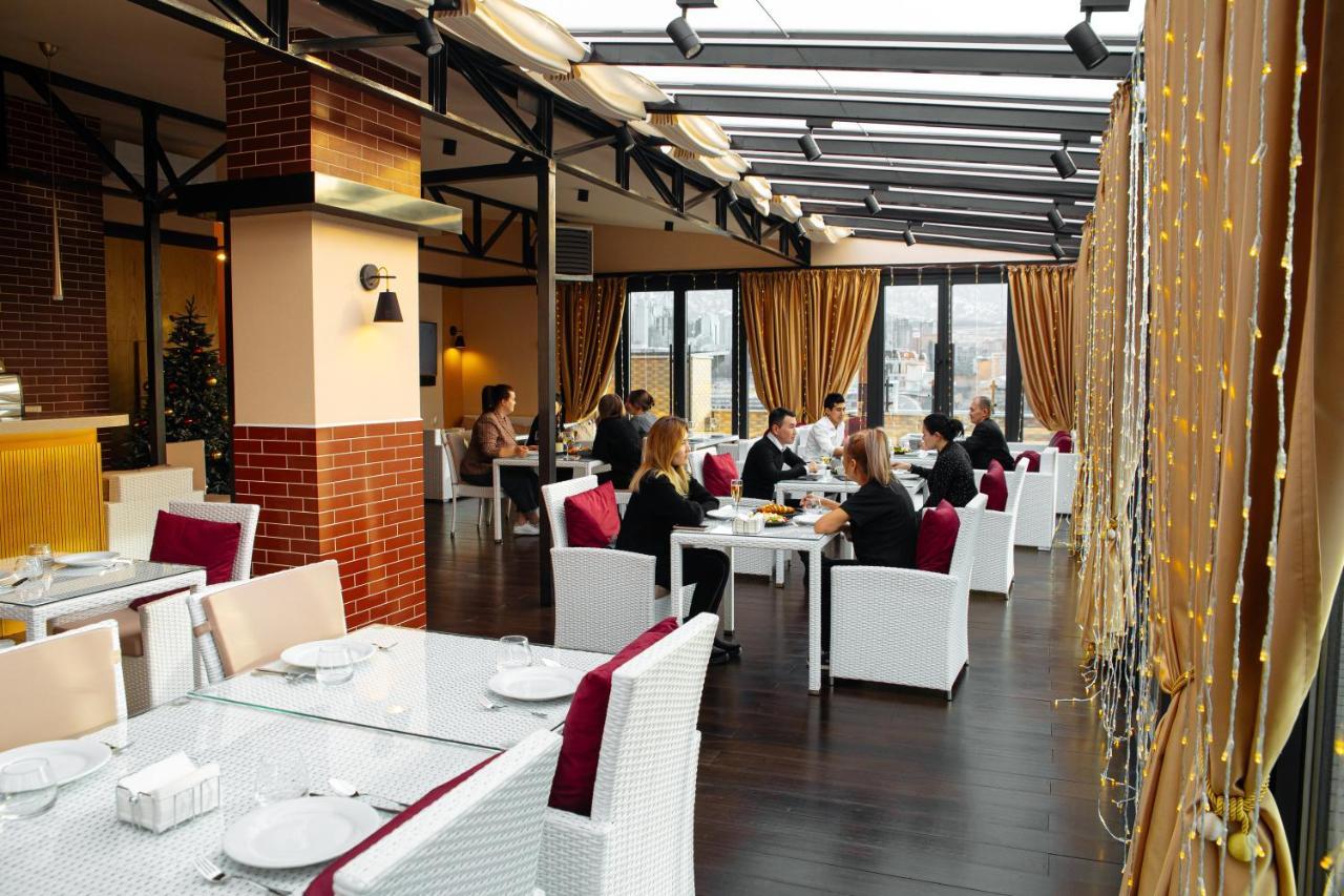 Reikartz Sky Almaty Hotel Екстериор снимка