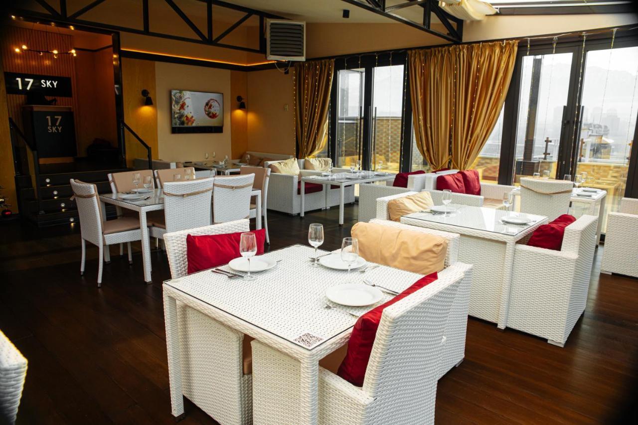Reikartz Sky Almaty Hotel Екстериор снимка