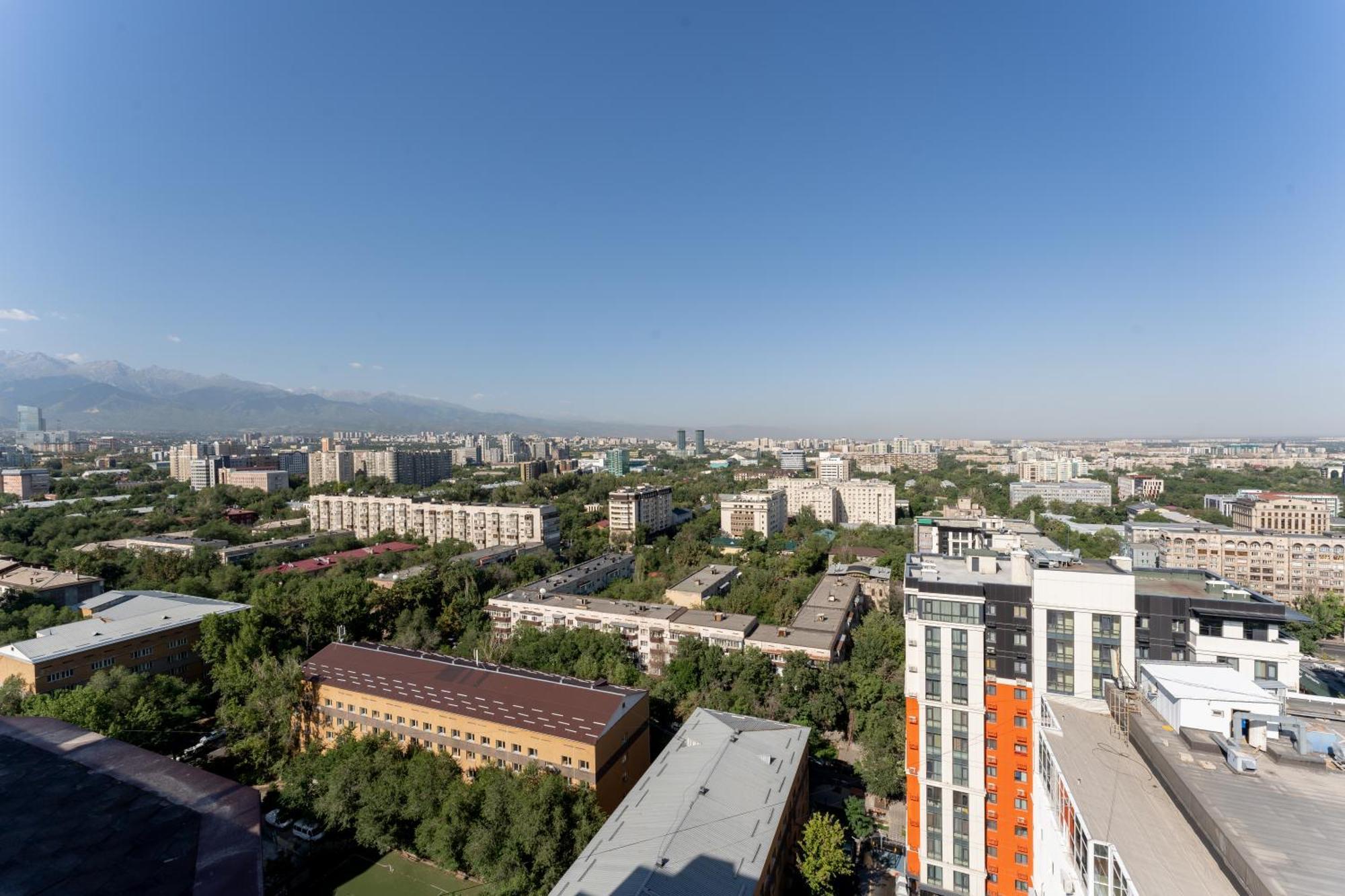 Reikartz Sky Almaty Hotel Екстериор снимка