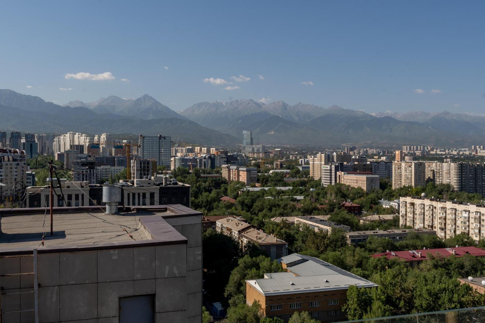 Reikartz Sky Almaty Hotel Екстериор снимка