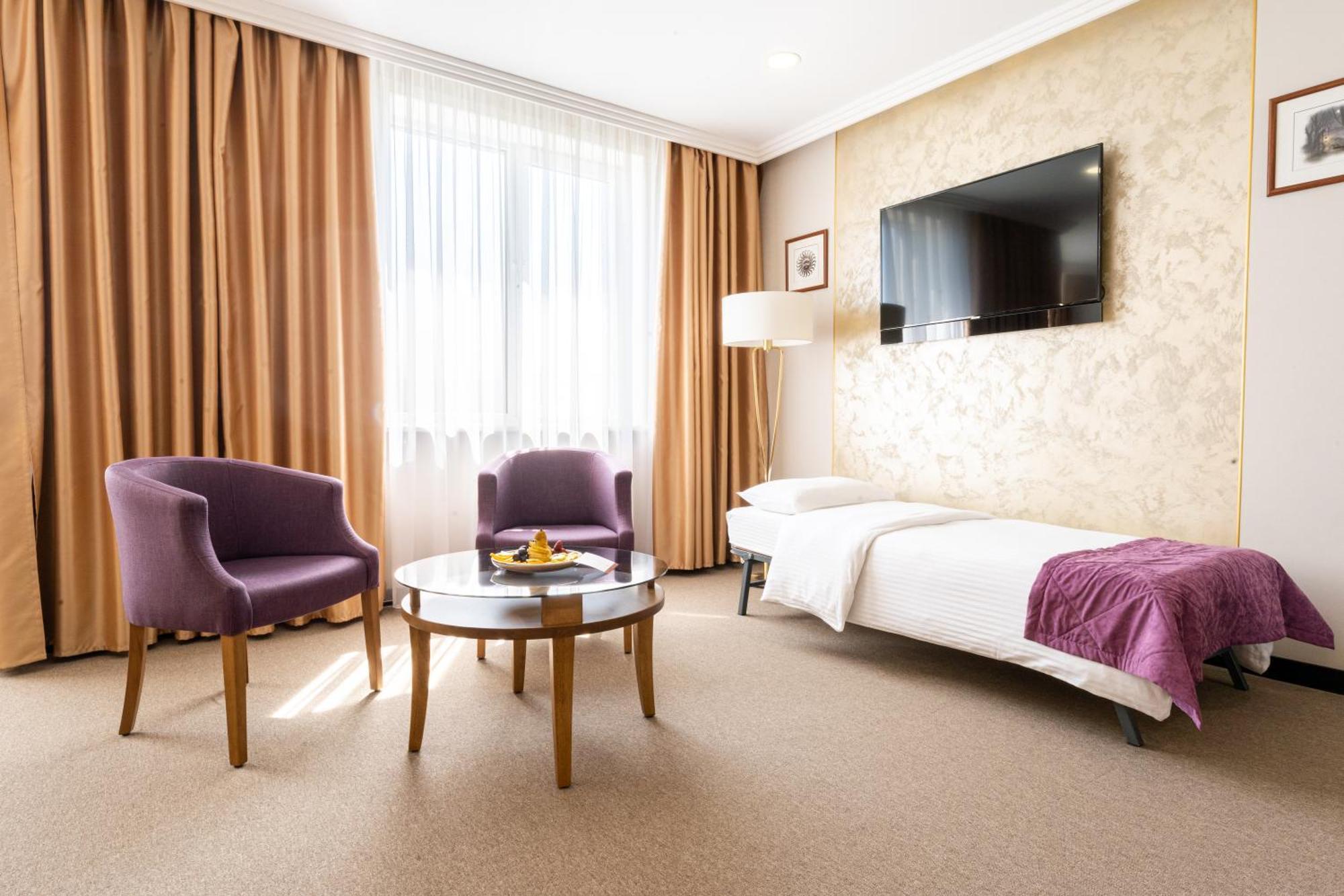 Reikartz Sky Almaty Hotel Екстериор снимка