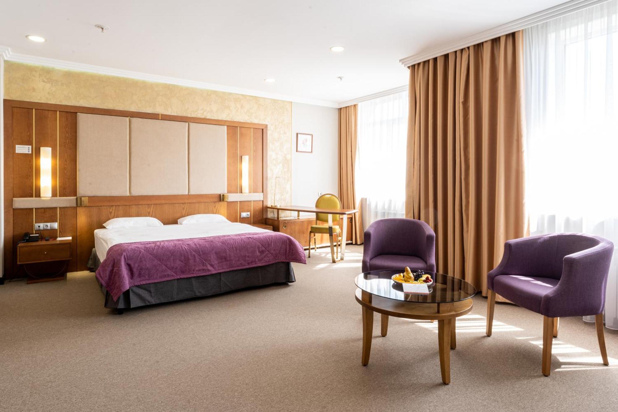 Reikartz Sky Almaty Hotel Екстериор снимка