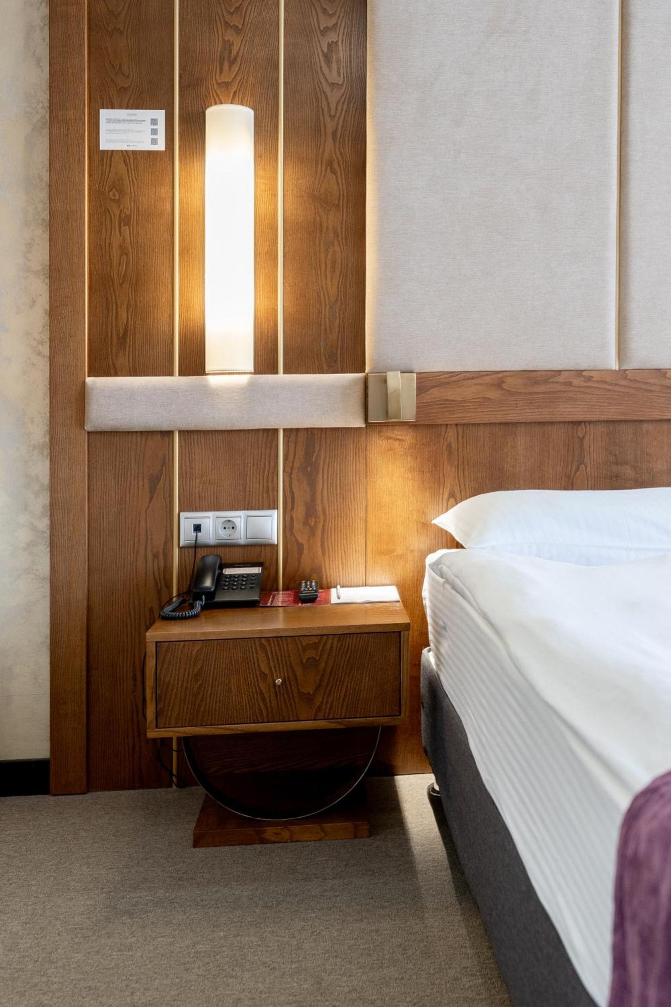 Reikartz Sky Almaty Hotel Екстериор снимка