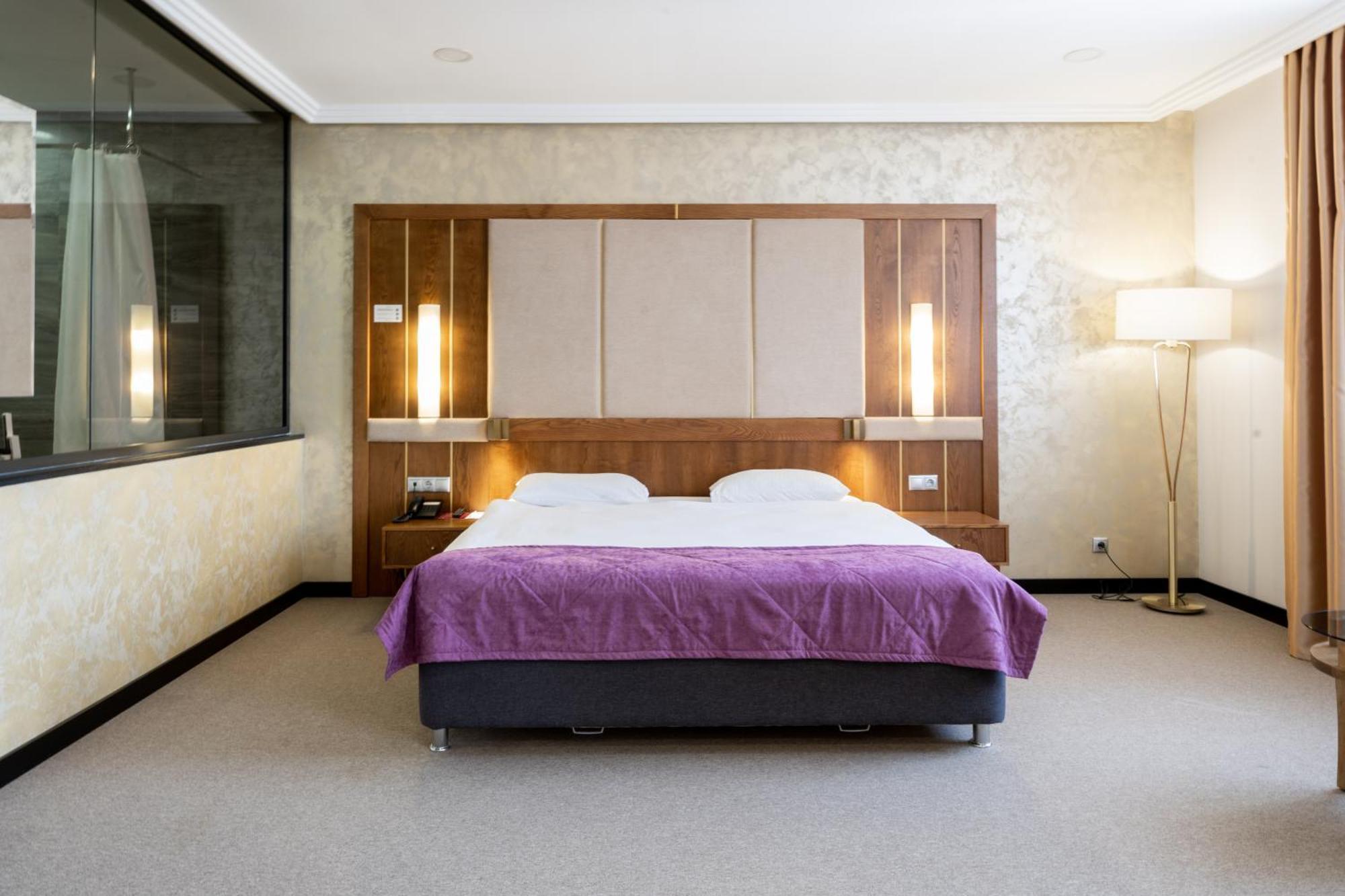 Reikartz Sky Almaty Hotel Екстериор снимка