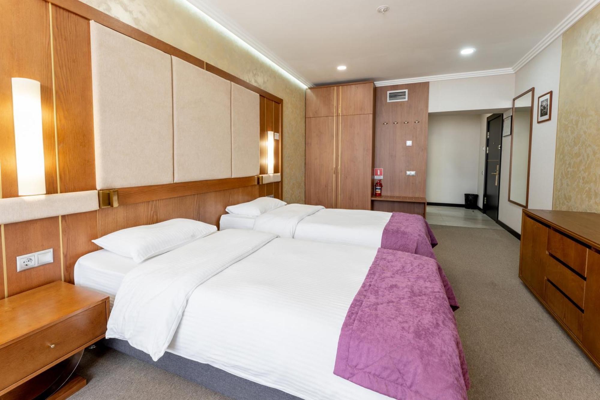 Reikartz Sky Almaty Hotel Екстериор снимка