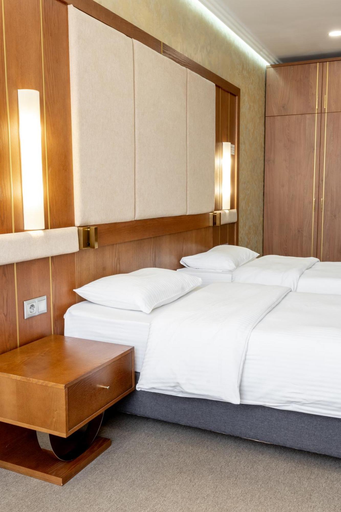 Reikartz Sky Almaty Hotel Екстериор снимка