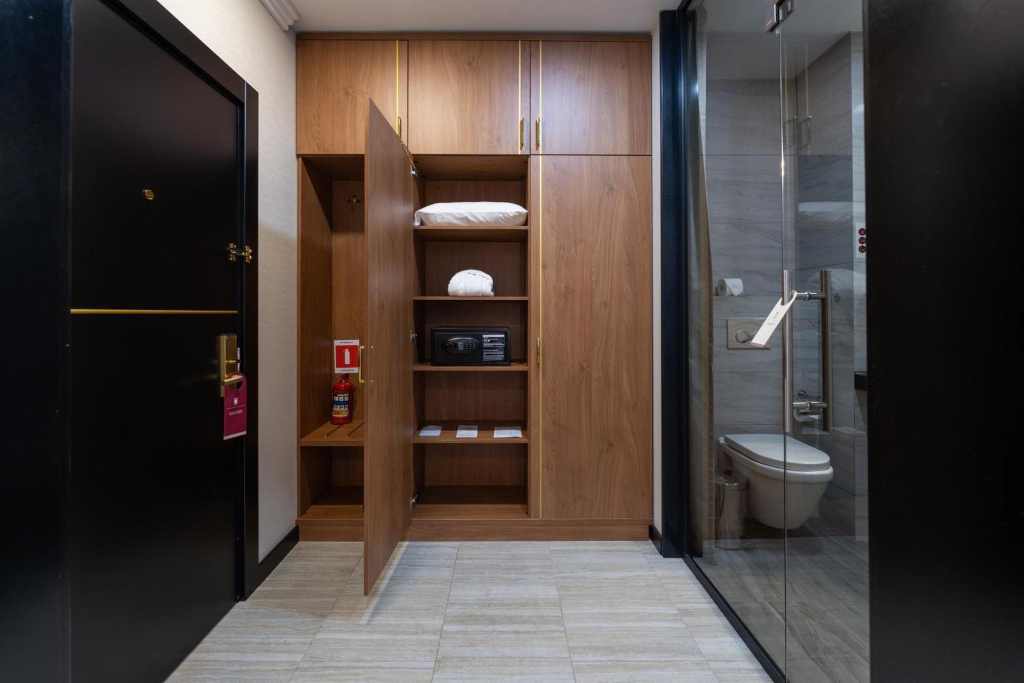 Reikartz Sky Almaty Hotel Екстериор снимка